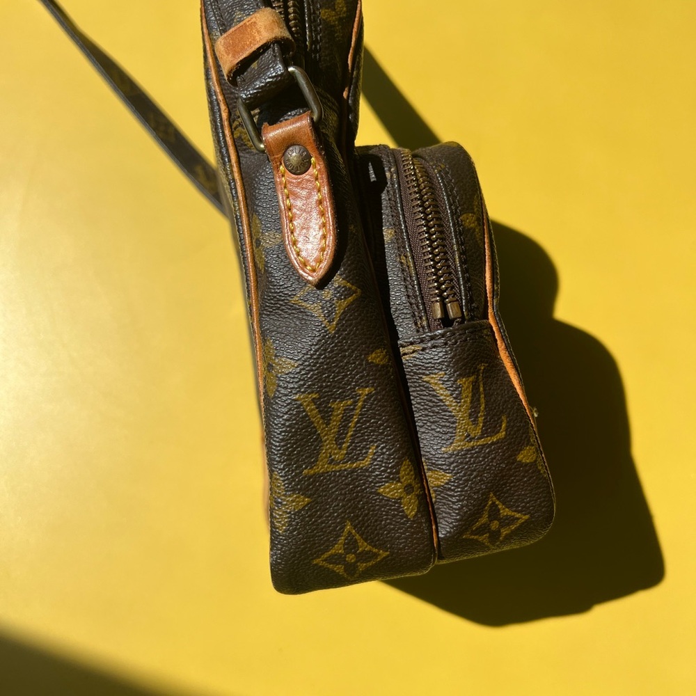 Louis Vuitton Brown Messenger Bag with Monogram Canvas - Picture 4 of 10